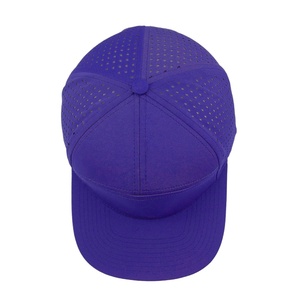 Gorra de 7 Paneles Perforada, Impermeable y Transpirable, 100% Poliéster de Alta Calidad, Color Azul Rey, Personalizable con Bordado y Corte Láser - Product Image 5