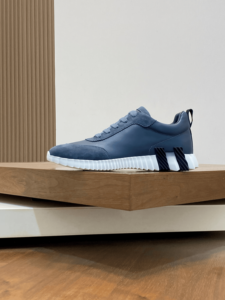 Zapatillas de Ocio con Suela Exterior Serrada Antideslizante, Construcción de Costuras en Capas y Suela Exterior Texturizada para Tracción, Fabricadas con Materiales Mixtos - Product Image 5