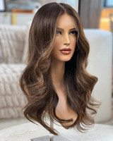 Perruque Balayage Couleur Marron Cheveux Européens Double Trame Mèches Cendrées Ondulées Naturelles Perruque Juive Casher Nœuds Invisibles Nœuds Blanchis