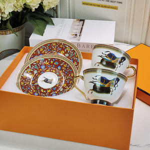 Vente flash : Ensemble tasse et soucoupe en porcelaine de luxe nordique à motif floral de cheval - Product Image 6