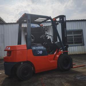 Montacargas Diésel Toyota Usado de 3 Toneladas, Mástil de Dos Etapas, Operación Sentado, con Longitud de Horquilla de 1070 mm y Ancho de Horquilla de 125 mm para Uso en Exteriores - Product Image 3