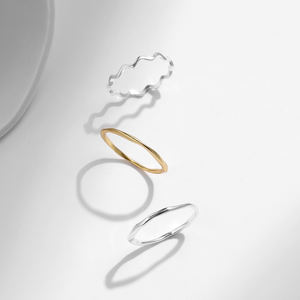 Anelli Impilabili da Donna in <span class=keywords><strong>Argento</strong></span> Sterling 925 di Tendenza Semplice Torsione Irregolare con Texture Stagnola Curva a <span class=keywords><strong>Onda</strong></span> e Finitura Glitterata - Product Image 5