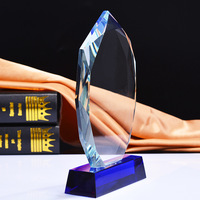 Trophée de récompense en verre de cristal bleu K9 personnalisé en gros bouclier vierge poli avec base noire pour cadeaux souvenirs