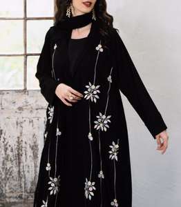 Abaya ricamato nero con foulard abbinato perfetto per ogni occasione abito da sera Cerep Nada - Product Image 2