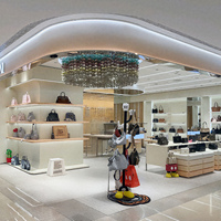 Élégant présentoir de sacs à main en bois brun robuste avec finition stratifiée pour comptoirs de vente au détail, décoration de vitrine pour sacs