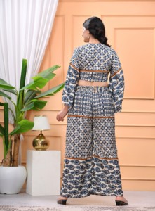Conjunto de Dos Piezas Boho Estampado de Algodón Transpirable para Mujer, Talla Única, con Pantalones Acampanados y Blusa de Manga Campana (Corte A) - Product Image 3