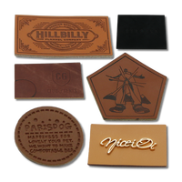 Étiquettes en cuir Hot Stamp Étiquettes de vêtement Étiquettes principales Taille différente selon la demande des clients Bordure découpée en relief