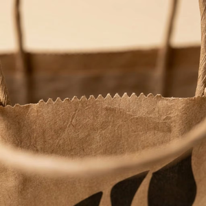 Sacs cadeaux en papier kraft personnalisés avec logos et poignées personnalisables, biodégradables et recyclables - Product Image 3