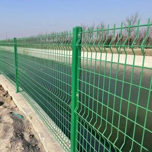 铁焊丝网定制乙烯基安全栅栏板3D栅栏线带3D建模服务 - Product Image 1