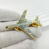 Alfileres de solapa esmaltados con forma de avión, regalos de aerolínea chapados en oro personalizados