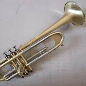Fabricante al por mayor de instrumentos de trompeta sintonizados en C de alta resistencia Instrumentos sintonizados en B bajos Banda de armonía de rendimiento profesional - Product Image 1