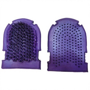 Gant de toilettage Sanda en polyester double face avec poils, imperméable et personnalisable pour chevaux de course - Massage équin et soins pour animaux de compagnie - Product Image 3
