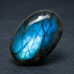 Venta al por mayor de piedras preciosas de labradorita/espectrolita natural ovaladas de 12x14 mm, certificadas por IGI, multicolor negro/azul/morado/dorado, 7.65, sueltas - Product Image 3