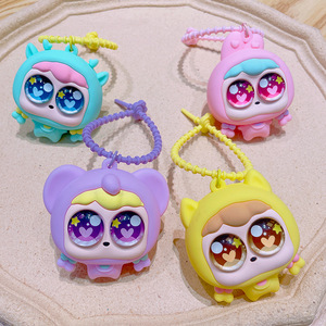 Llavero de Muñeca Bebé de Ojos Grandes, Juguete Sensorial de PVC Blando, Juguete Antiestrés de Dibujos Animados, Regalo para Aliviar el Estrés - Product Image 4