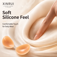 XINRUI Vente en gros de soutiens-gorge adhésifs pour femmes, soutien-gorge invisible imperméable sans bretelles, soutien-gorge en silicone nude pour femme