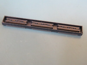 Connecteur de carte à carte Samtec QSH-090-01-F-D-A-K, 180 positions, pas de 0,5 mm, double rangée, connecteur femelle SMT, doré - Product Image 2