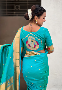 Saree de seda Aqua Blue Paithani con impresionantes motivos de Dios Mahalaxmi tejido Zari y bordes elegantes para una apariencia divina - Product Image 5