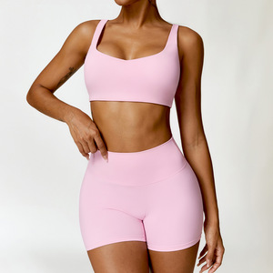 Vente en gros 4 pièces Ensemble de yoga T-shirt rembourré Soutien-gorge de course Leggings d'entraînement Shorts de sport Combinaison de sport Vêtements de sport Athlétique Ensemble d'exercice - Product Image 3
