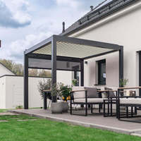 Pergola extérieure moderne en aluminium avec toit à lames orientables, commande manuelle, étanche, pour usage en arrière-cour