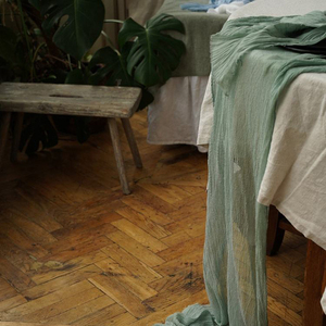 Chemin de table élégant et personnalisé en polyester/coton de haute qualité, idéal pour les dîners formels, les mariages, l'usage domestique et les fêtes, couleur unie - Product Image 1