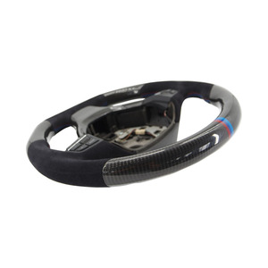 Volant de course en fibre de carbone avec options de cuir Nappa et de surpiqûres personnalisées - Product Image 5
