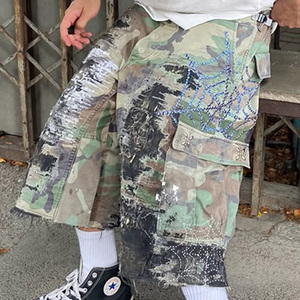 Shorts <span class=keywords><strong>en</strong></span> <span class=keywords><strong>jean</strong></span> cargo déchirés camouflage personnalisés, design <span class=keywords><strong>troué</strong></span> et bords effilochés avec rivets décoratifs, style streetwear américain - Product Image 3