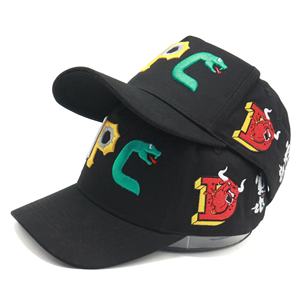 Özel tüm çapraz karmaşık tasarım işlemeli Logo ile özel 5 Panel pamuk beyzbol şapkaları - Product Image 1