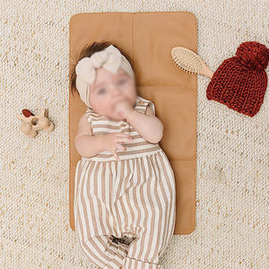 Matelas à langer en cuir végan respirant pliable et imperméable à l'eau - Product Image 6