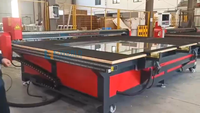 Table de découpe de verre CNC industrielle avec système de chargement manuel du verre et bras de levage à vide pour le traitement du verre de grande taille