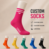 Chaussettes de sport personnalisées antidérapantes et antibactériennes, faible MOQ, usine OEM, en coton, avec logo positionné, pour cyclisme, football, fitness et entraînement