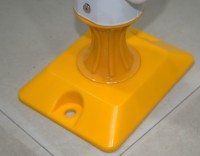 Les fabricants fournissent une colonne d'avertissement de trafic triangulaire en PVC à induction réfléchissante pour autoroute, profil de marquage de 100 mètres