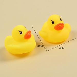 Juguete de Pato de Goma Amarillo Pequeño para Baño, Regalo para Niños, Pato de Goma Mini para Piscina y Playa - Product Image 4
