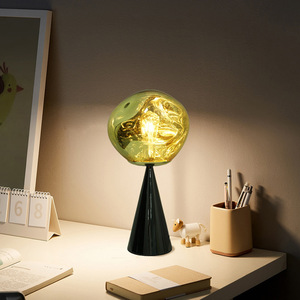 โคมไฟตั้งพื้นสไตล์นอร์ดิกวินเทจ ดีไซน์โพสต์โมเดิร์น เหมาะสำหรับห้องนั่งเล่น ห้องนอน และห้องทำงาน โครงเหล็ก สำหรับโรงแรม - Product Image 4