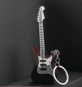 Accendino Creativo a Forma di Chitarra Ricaricabile a Fiamma Morbida con Portachiavi, Regalo Originale per <span class=keywords><strong>Amanti</strong></span> della Musica, Vendita all'Ingrosso - Product Image 4