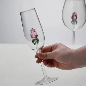 长茎复古透明玻璃高脚杯内有粉色玫瑰花玻璃