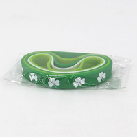 Vente en gros en stock Happy 100% Lucky Clover Bracelet en silicone Festival Lucky Clover Design Bracelet imprimé doux