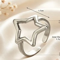 Anillo de Estrella Hueca con Contorno Abierto y Borde Liso, Chapado en Tono Dorado, Acero Inoxidable, Resistente al Agua