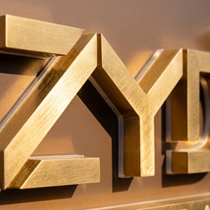 Letrero Comercial Personalizado de Acero Inoxidable con Iluminación LED para Fachada de Tienda, Logotipo con Halo Luminoso, Letras 3D Retroiluminadas de Metal - Product Image 3