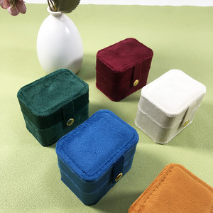Boîte de rangement pour bijoux en velours EVERWIN avec fermeture à pression, étui portable pour bagues et boucles d'oreilles, options multicolores - Product Image 4