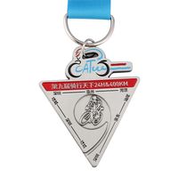 Médaille de finisseur triangulaire personnalisée, médaille en métal sur mesure avec breloque supplémentaire pour les événements de course de longue distance