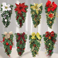 Décoration Murale et Suspendue pour Porte en Plastique Écologique, Fleurs de Noël et Aiguilles de Pin Inversées, Effet Scène à l'Envers, Vente Directe Usine