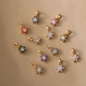 Pendentifs de pierres de naissance florales |   Charmes en acier inoxydable plaqué or 18 carats avec zircone cubique pour la fabrication de bracelets, colliers et autres bijoux DIY - Product Image 1