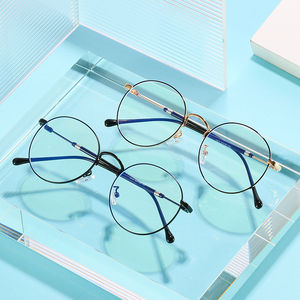 <span class=keywords><strong>Lunettes</strong></span> Minimalistes pour Femmes Ultra-Légères Cadre Métallique Rond à Monture Complète Rétro Blocage de la Lumière Bleue Photochromiques - Product Image 1