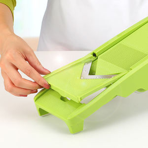 Trancheuse de cuisine manuelle ergonomique en acier inoxydable vert à prix abordable pour fruits, réglable, pour usage domestique - Product Image 3