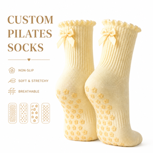 Chaussettes de Pilates antidérapantes en coton et silicone pour femmes, avec logo personnalisé, respirantes, pour le fitness, la barre, le yoga, la danse et l'entraînement. - Product Image 1