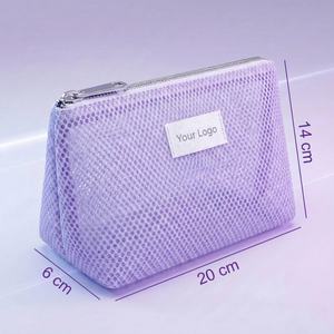 Kit de beauté GWP clé <span class=keywords><strong>en</strong></span> main, sac cosmétique portable de luxe <span class=keywords><strong>en</strong></span> maille violette, brosse à cuir chevelu Gua Sha <span class=keywords><strong>en</strong></span> acier inoxydable avec fermeture éclair, logo personnalisé, bien-être - Product Image 4