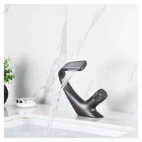 Keran Air Panas Dingin Model Air Terjun untuk Wastafel Keramik Modern Kontemporer, Satu Lubang, Pemasangan di Atas Meja, Kuningan Hitam Brushed HUBEN Metered