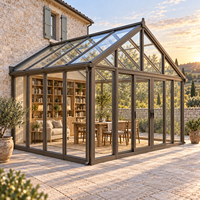 Véranda en aluminium de style maison de campagne avec toit en verre à pignon pour extension de salle à manger et séjour familial quatre saisons