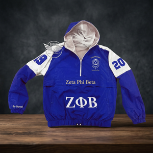 เสื้อแจ็คเก็ตกันลมมีฮู้ดสำหรับผู้หญิง Zeta Phi Beta สีน้ำเงินขาว ผ้าโพลีเอสเตอร์ 100% แขนยาว ซิปแบบรูดขึ้น ดีไซน์ไม่บุซับใน เหมาะสำหรับใส่ในฤดูหนาว - Product Image 3