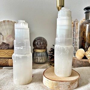 Natural Healing Crystal Charger Tower Lamp Crafts Lamp Carvings Selenite Tower for Collection